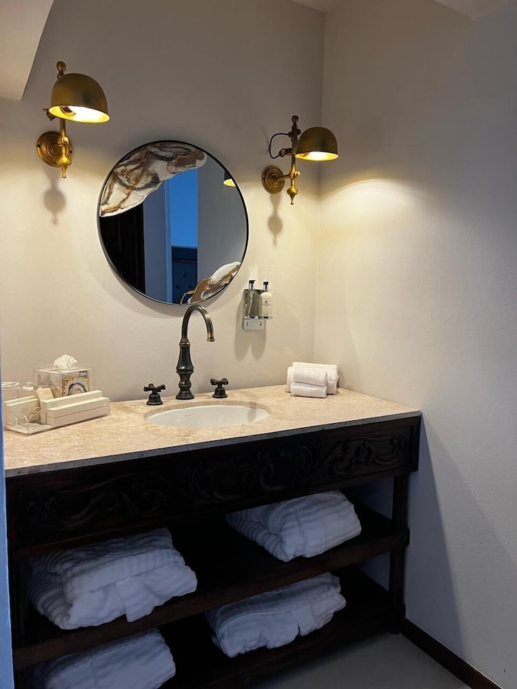 Deluxe Room - Photo 4