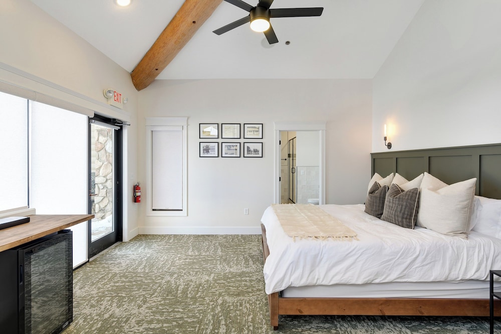 Premium Single Room, Lake View photo 1