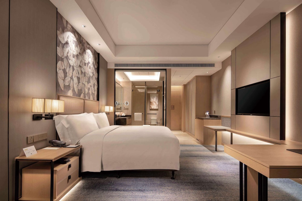 Deluxe King Guest Room - Photo 3