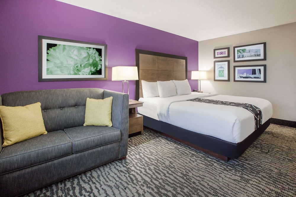 Studio Suite, 1 King Bed, Non Smoking - Photo 1