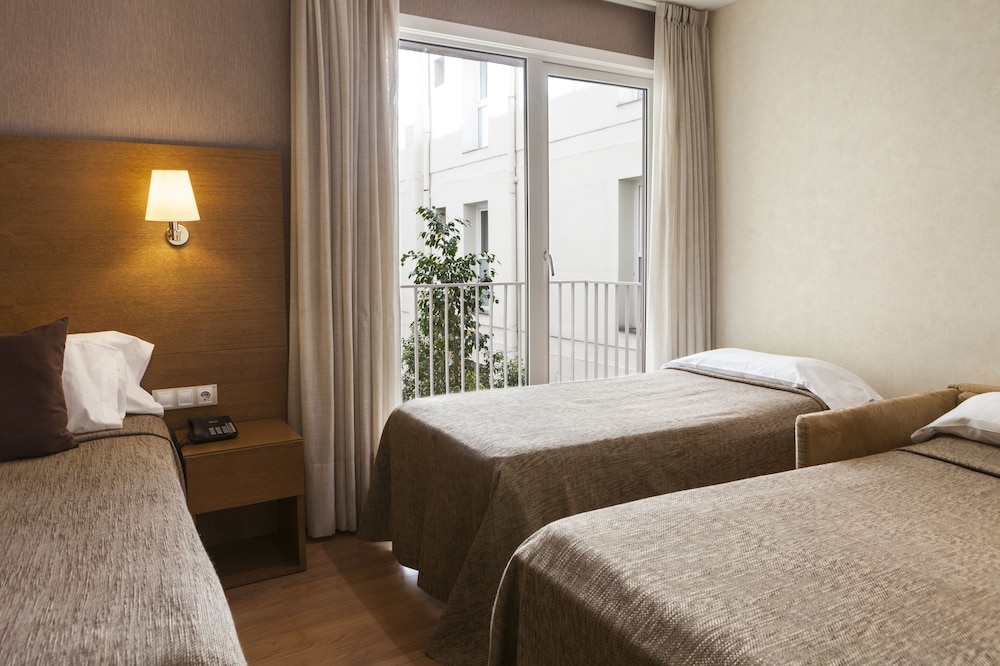 Quadruple Room - Photo 3