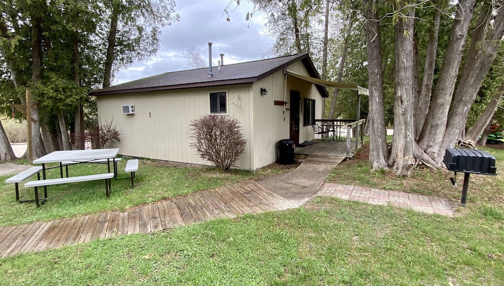 Cabin 1 photo 3