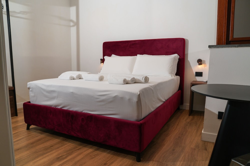 Deluxe Double Room - Photo 10