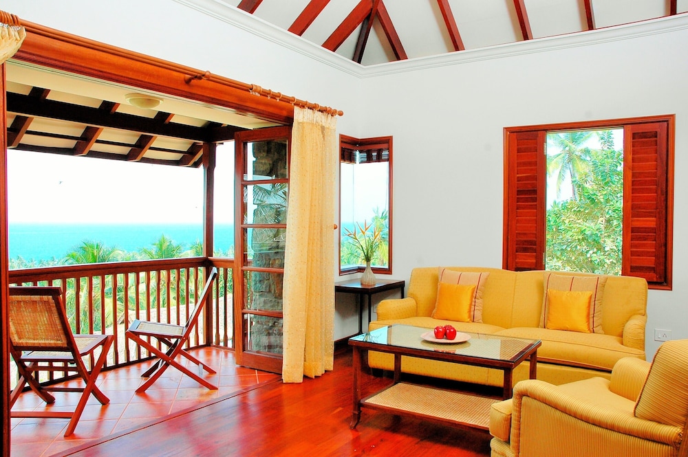 Deluxe Suite, 1 King Bed, Balcony, Sea View - Photo 4