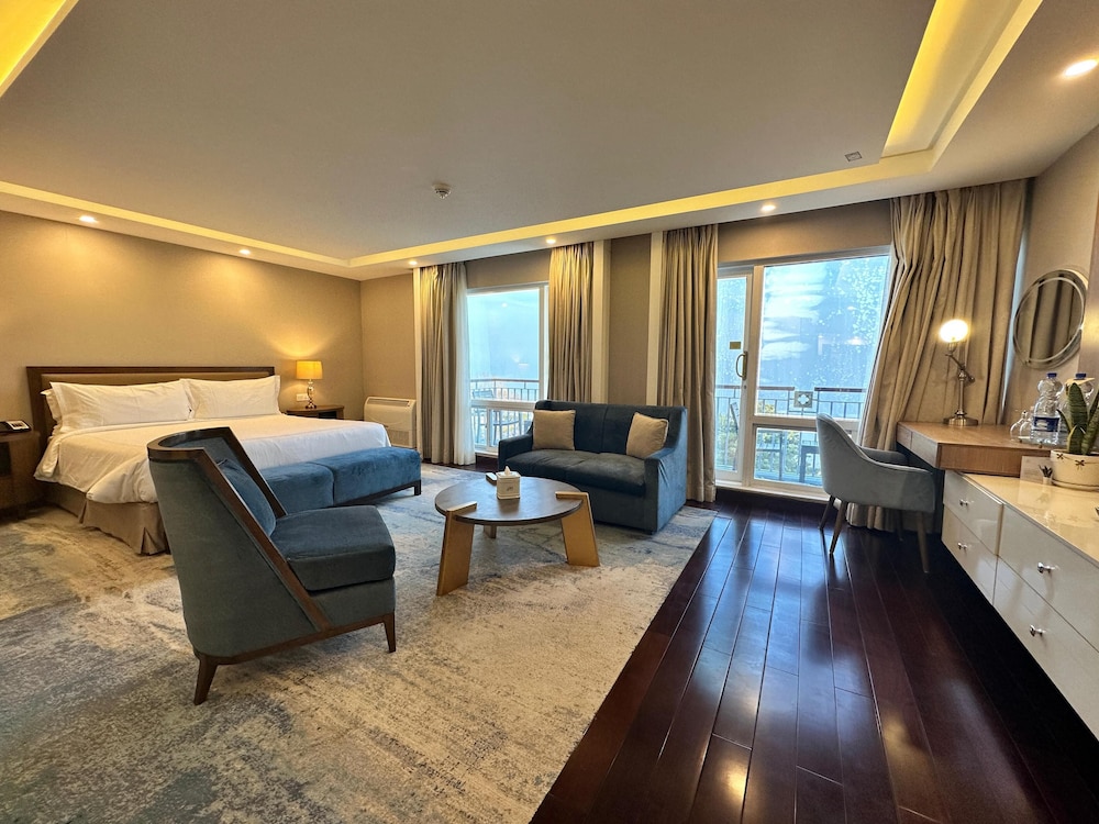 Presidential Suite, 2 Bedrooms, Kitchenette, Mountain View photo 3