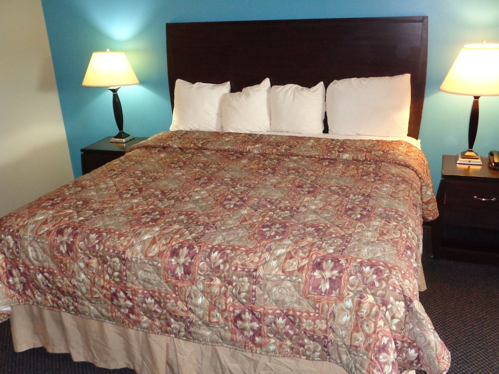Classic Room, 1 King Bed, Accessible photo 3