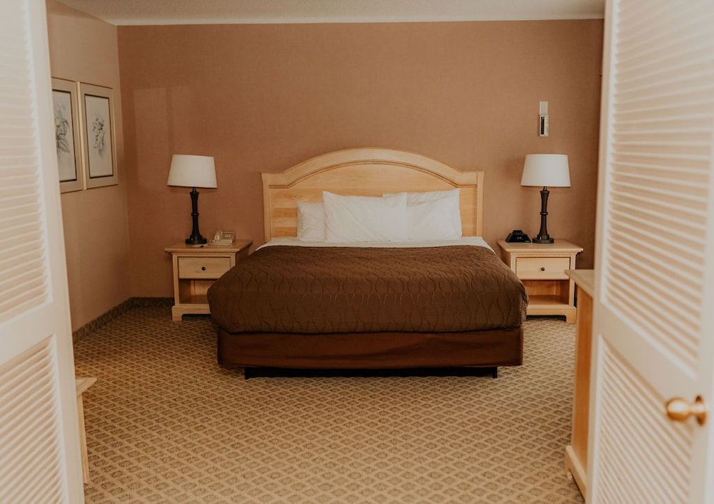 Suite (Parlor) photo 1
