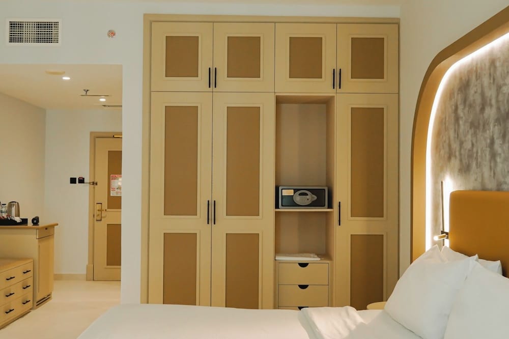 Deluxe Twin Room City View photo 3