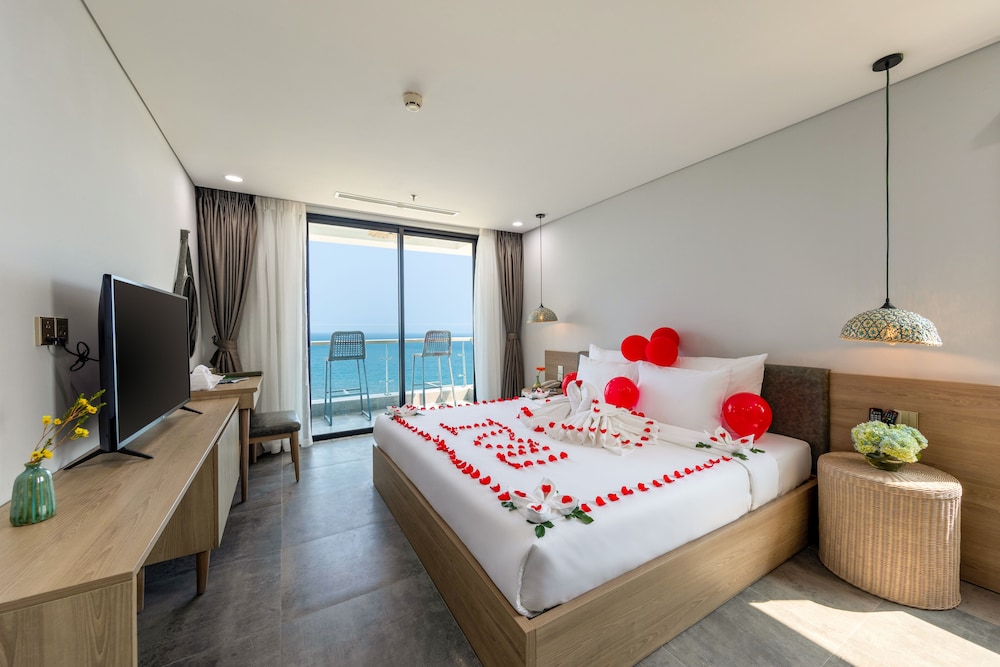 Premier King Room Balcony With Ocean View - Photo 2