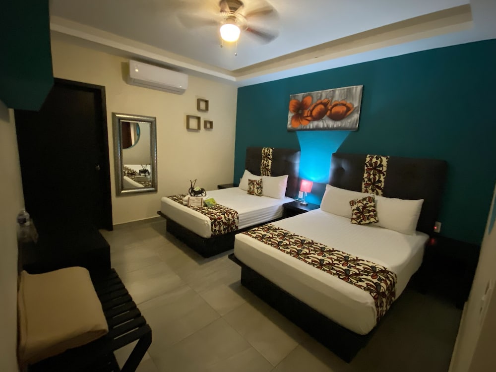Basic Double Room, 2 Queen Beds, Accessible, Garden View photo 2