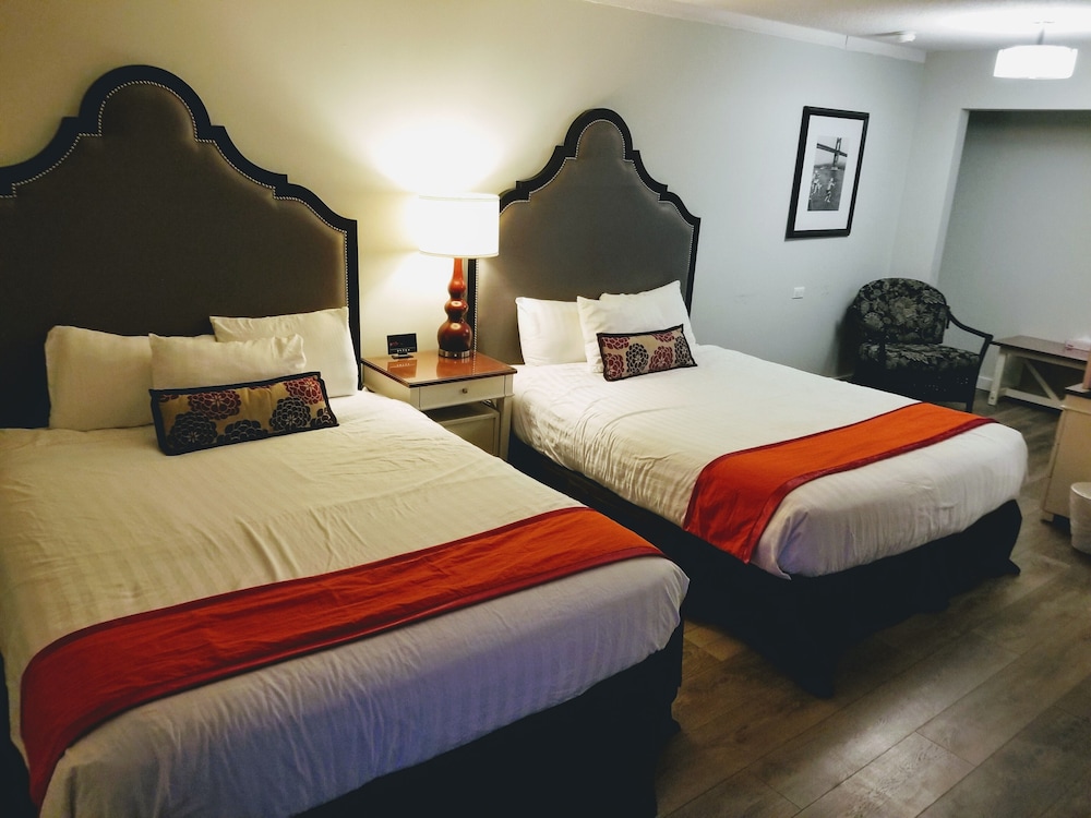 Standard Room, 2 Queen Beds, Non Smoking photo 1