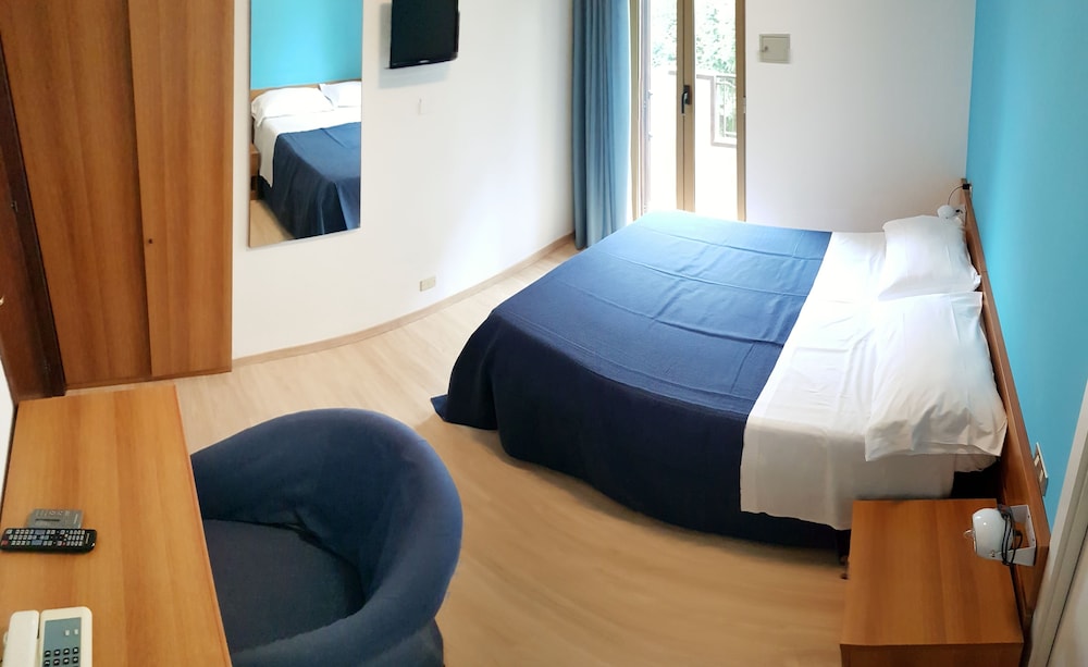 Standard Double Room photo 3