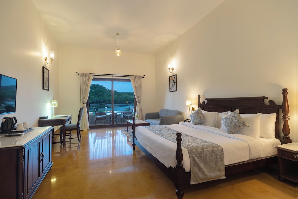 Luxury Pool Suite Room