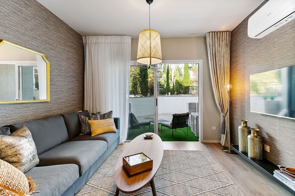 Luxury Apartment photo 1