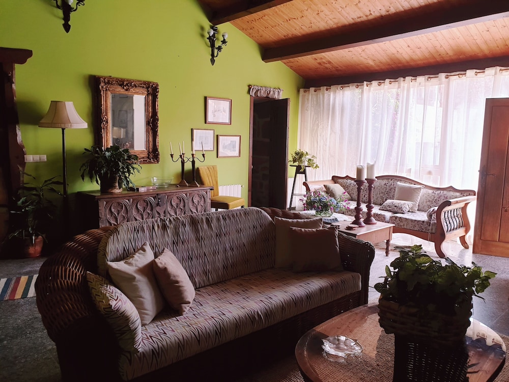 Traditional House, 4 Bedrooms photo 2