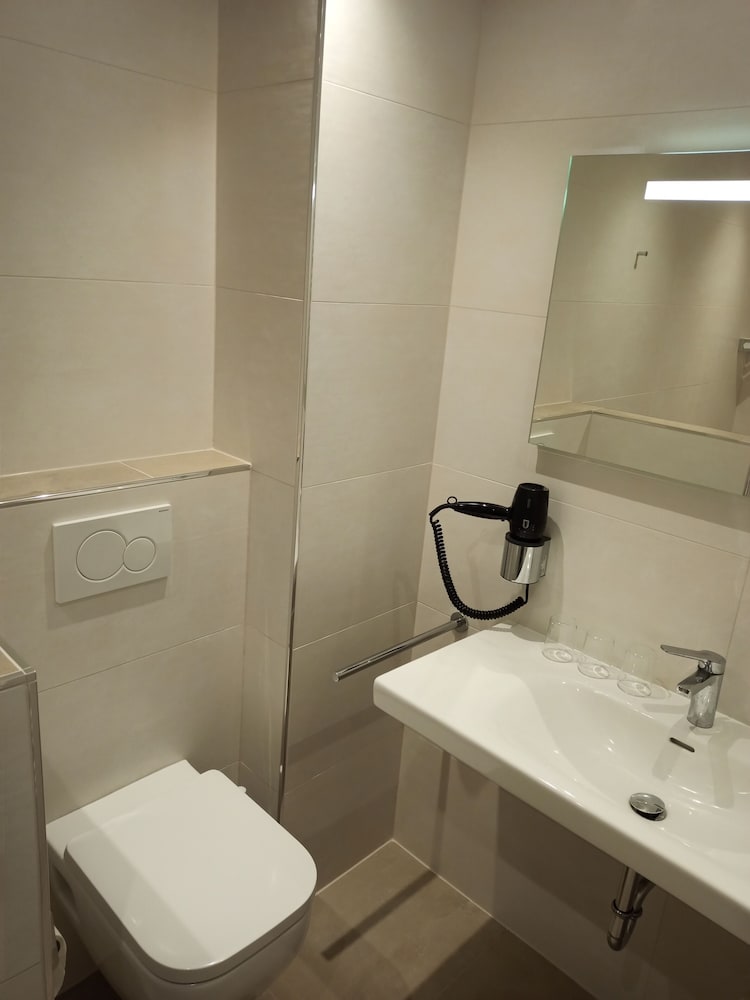 Double Room - Photo 13