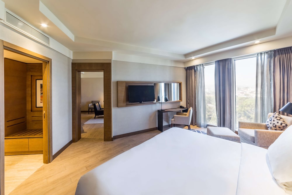 Executive Suite (Lounge Access)