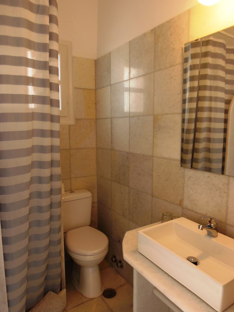 Double or Twin Room - Photo 9