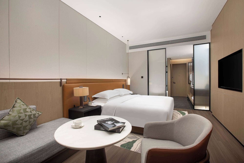 Superior Room, 1 King Bed, Non Smoking