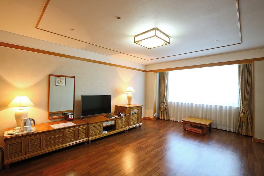 Family Room photo 2