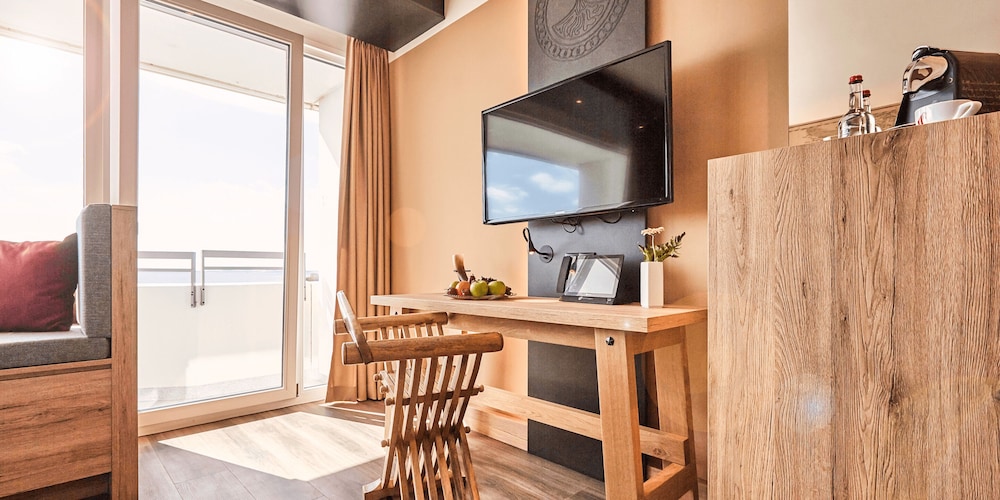 Superior Double Room, 1 King Bed, Balcony, Resort View photo 1