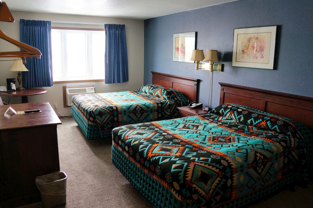 Standard Room, 1 Bedroom, Smoking (Second Floor - SouthView Smoking)
