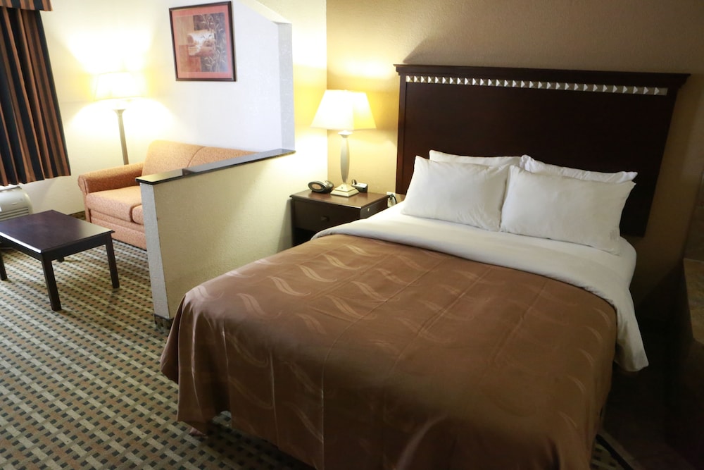 Suite, 1 Queen Bed with Sofa bed, Non Smoking - Photo 1