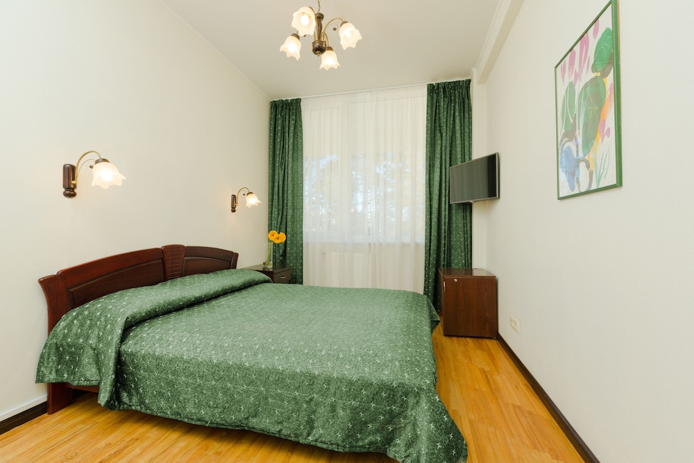 Standard Double or Twin Room (Pool Access) photo 1