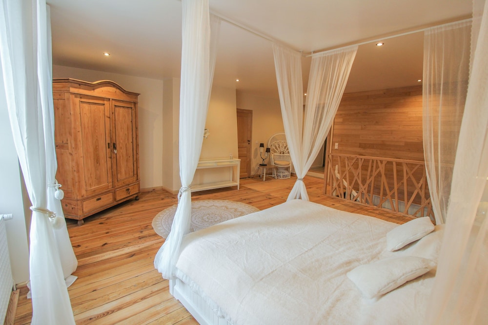 Romantic Suite (Seasonal Spa Tub, Eur 25 Per Person/H) photo 3