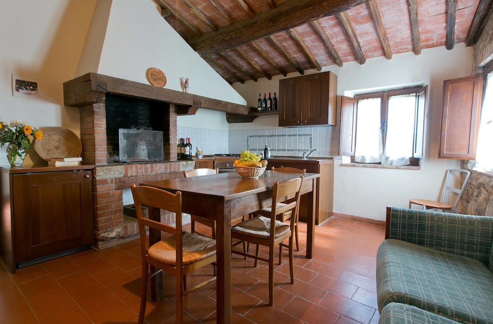 Apartment, 2 Bedrooms, 2 Bathrooms photo 2