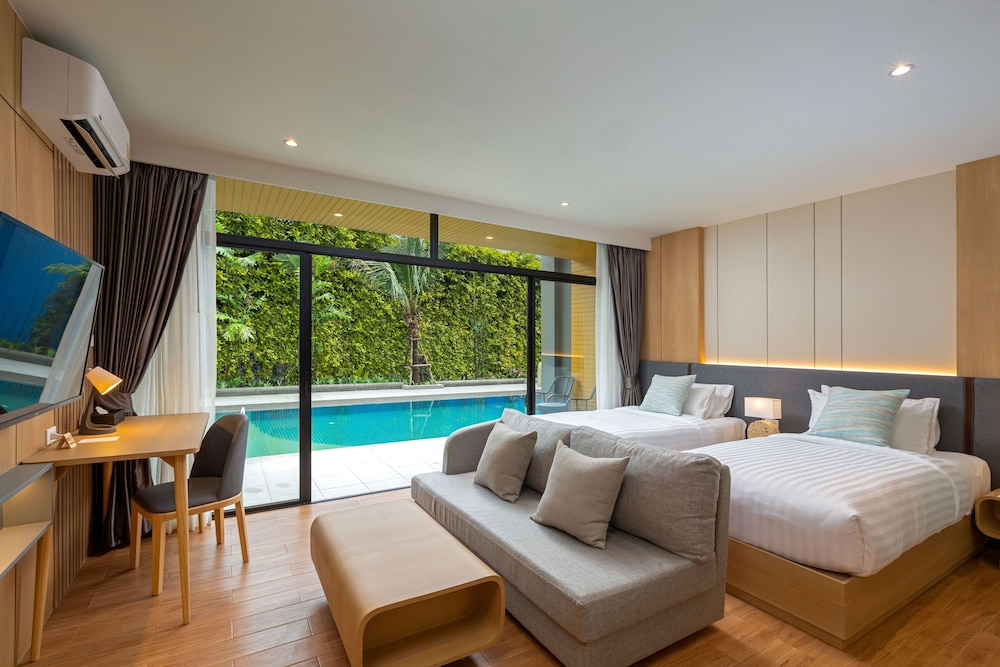 Deluxe Room, 2 Twin Beds, Pool Access - Photo 1