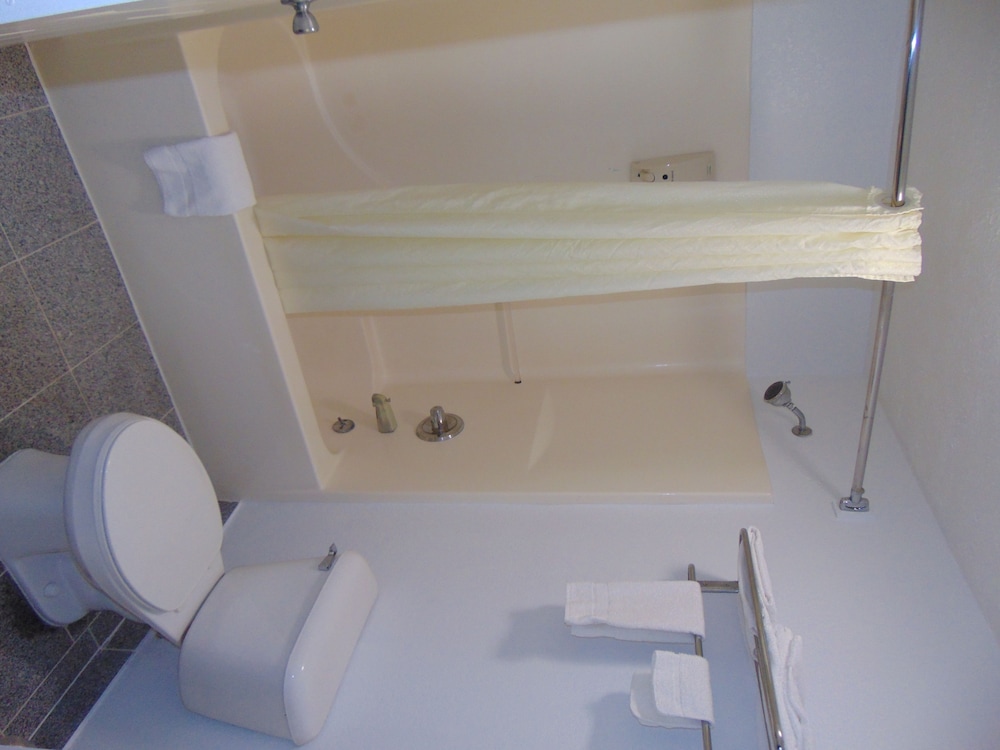 Standard Room, 1 King Bed, Non Smoking - Photo 6