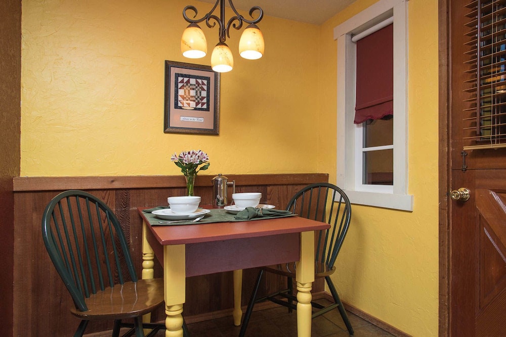 Cottage, 1 King Bed, pet-friendly photo 3