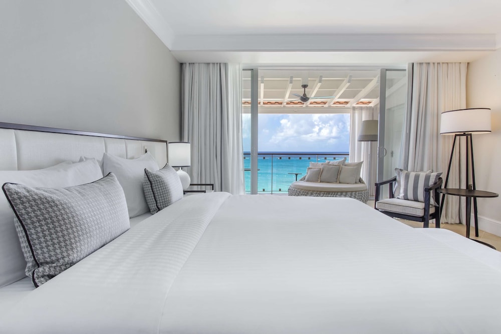 Signature Room, 1 King Bed, Oceanfront - Photo 3