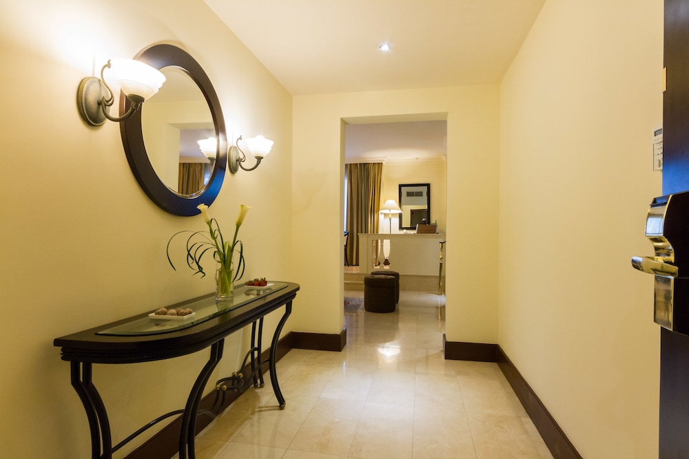 Executive Suite thumbnail 5
