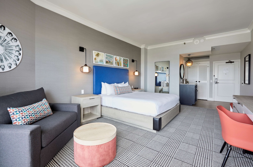 Room, 1 King Bed, Resort View - Photo 2