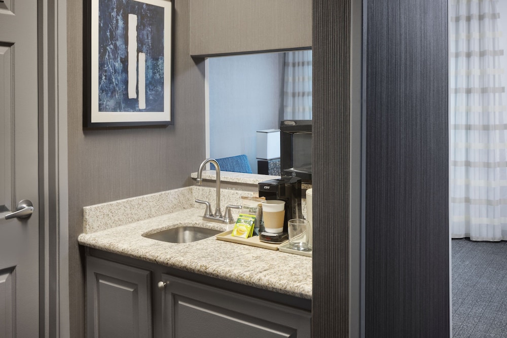 Suite, 1 Bedroom - Photo 7