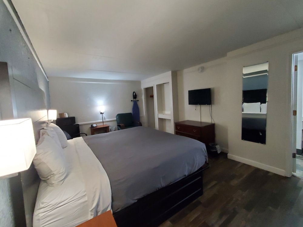 Room, 1 King Bed, Accessible, Non Smoking - Photo 1