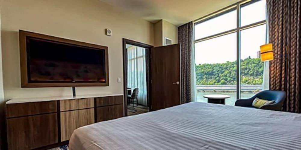 Executive Suite, 1 Bedroom, River View photo 1