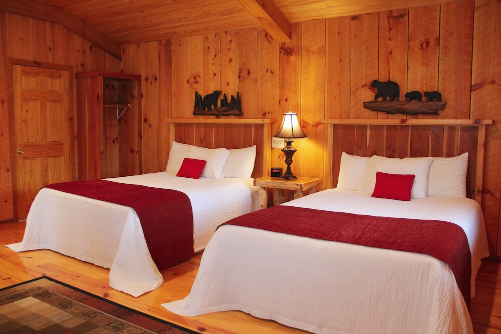 Premium Cabin, 2 Queen Beds photo 1