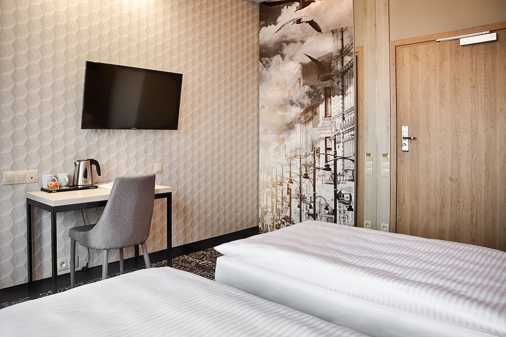 Standard Double or Twin Room - Photo 6