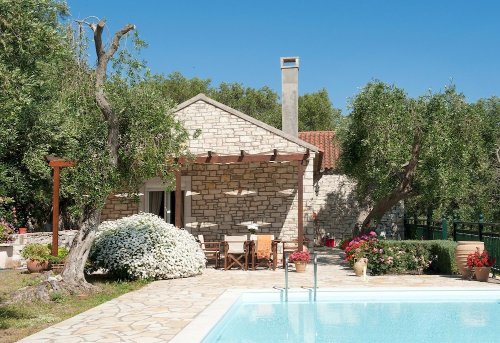 Villa photo 2