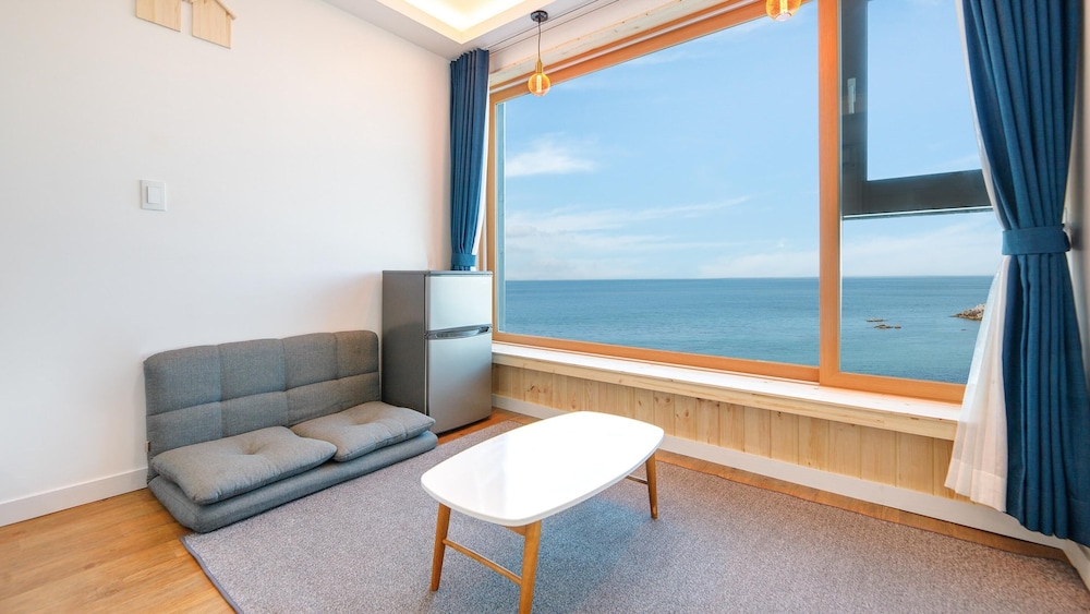 Basic Room, 1 Bedroom (303) - Photo 3