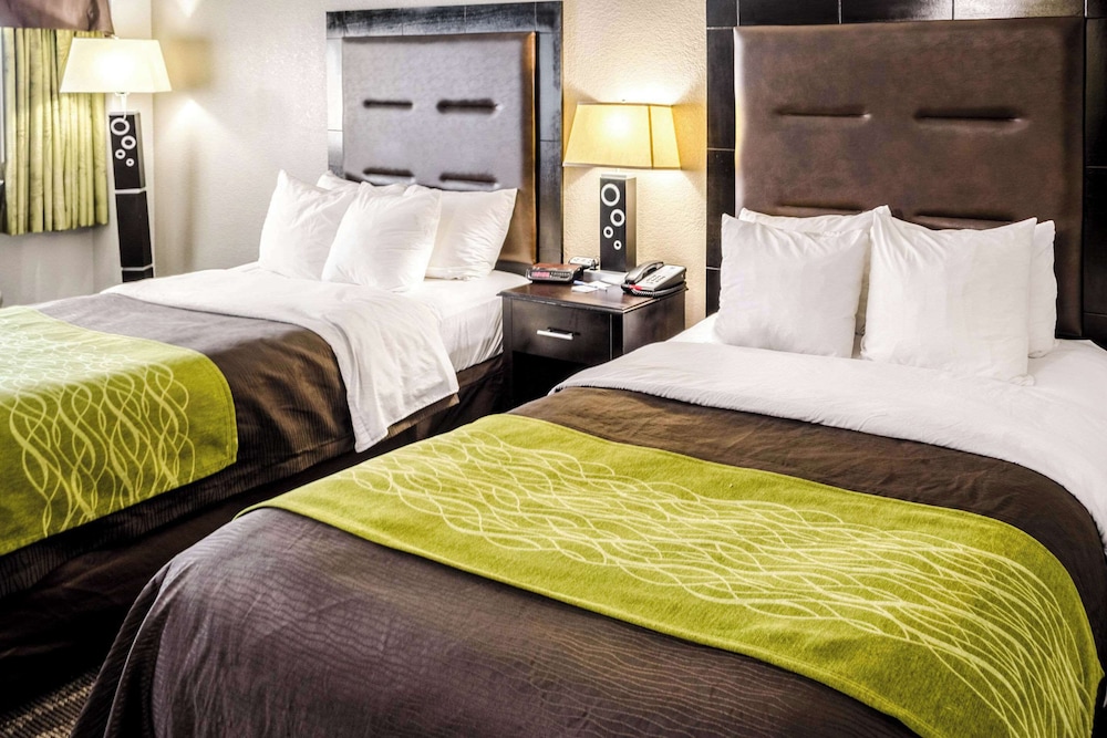 Suite, 2 Queen Beds, Non Smoking photo 3