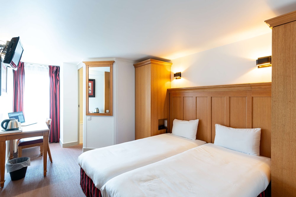 Standard Room, 2 Twin Beds - Photo 9