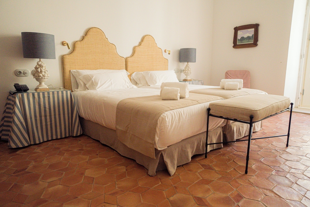 Deluxe Room - Photo 1