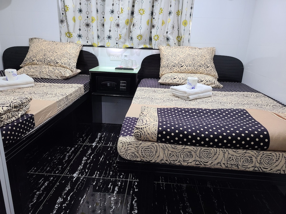 Deluxe Twin Room photo 3
