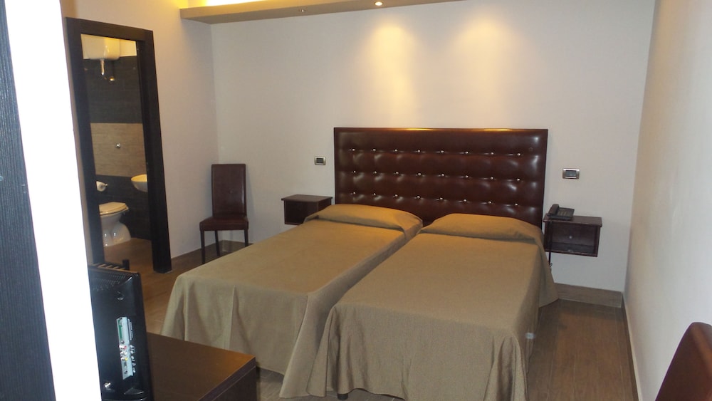 Standard Double or Twin Room photo 1