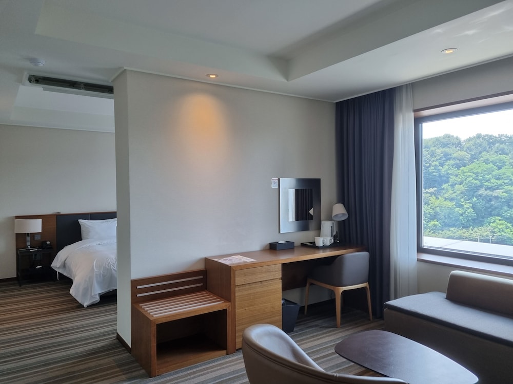 Suite (Avon) photo 3