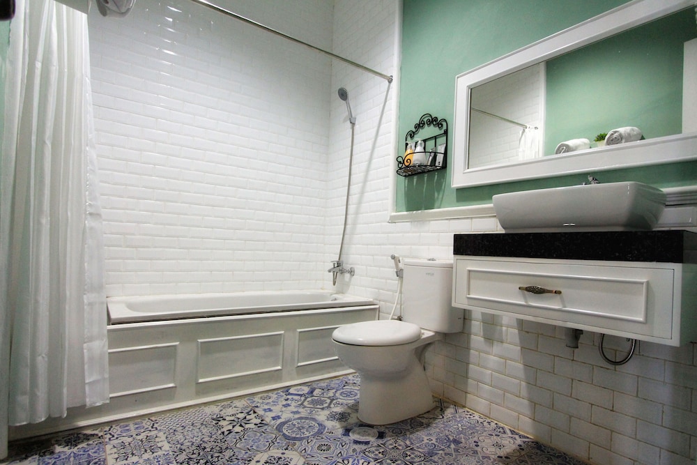 Suite - Photo 2